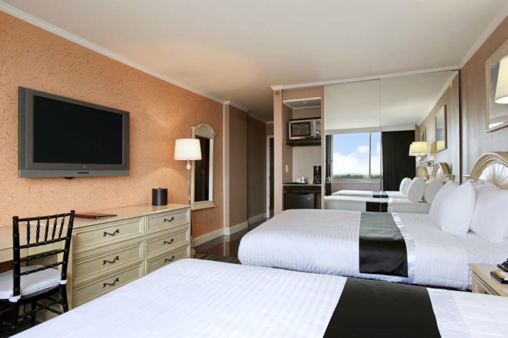 Hotel Ramada By Wyndham 3*