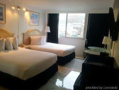 Ramada By Wyndham North Bergen