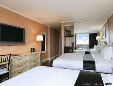 Ramada By Wyndham 3* North Bergen